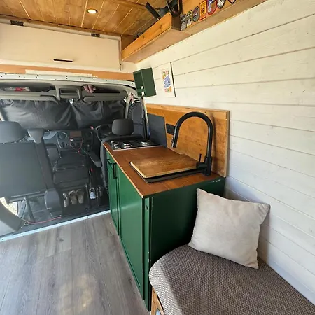 Van 222 *